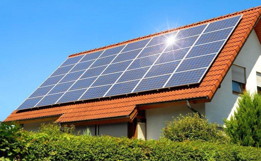  how 太陽電池パネルは通常の屋根に取り付けられていますか？ 